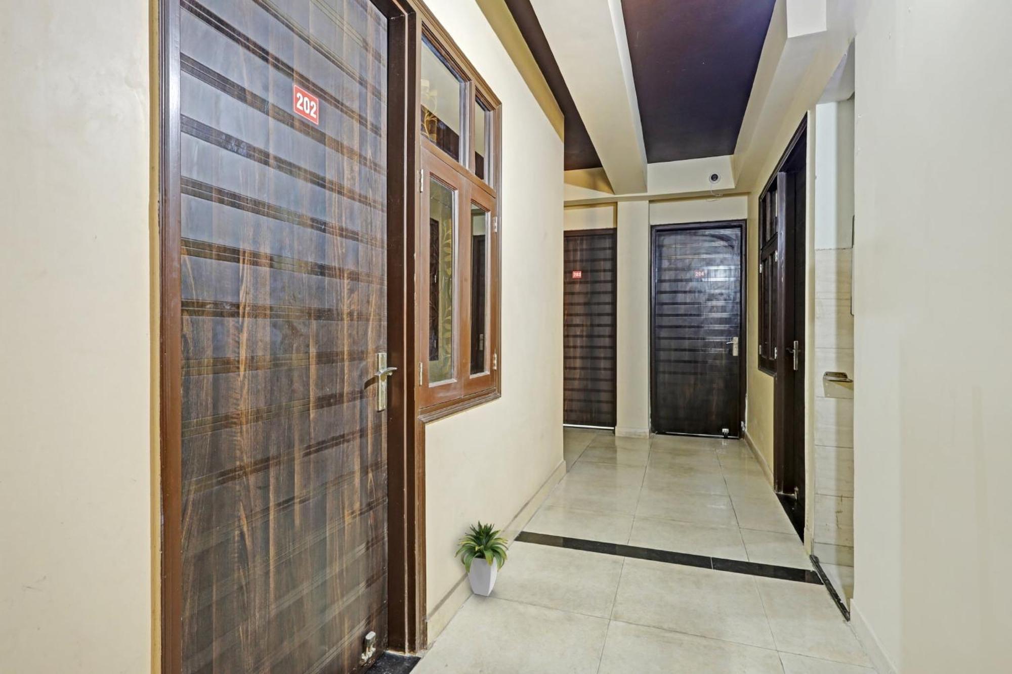 Hotel O A.K Palace New Delhi Exterior photo